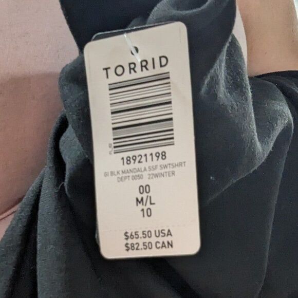 Torrid NWT Size 00 Medium Large Black Super Soft Mandala Crew Neck Sweater - Picture 4 of 4